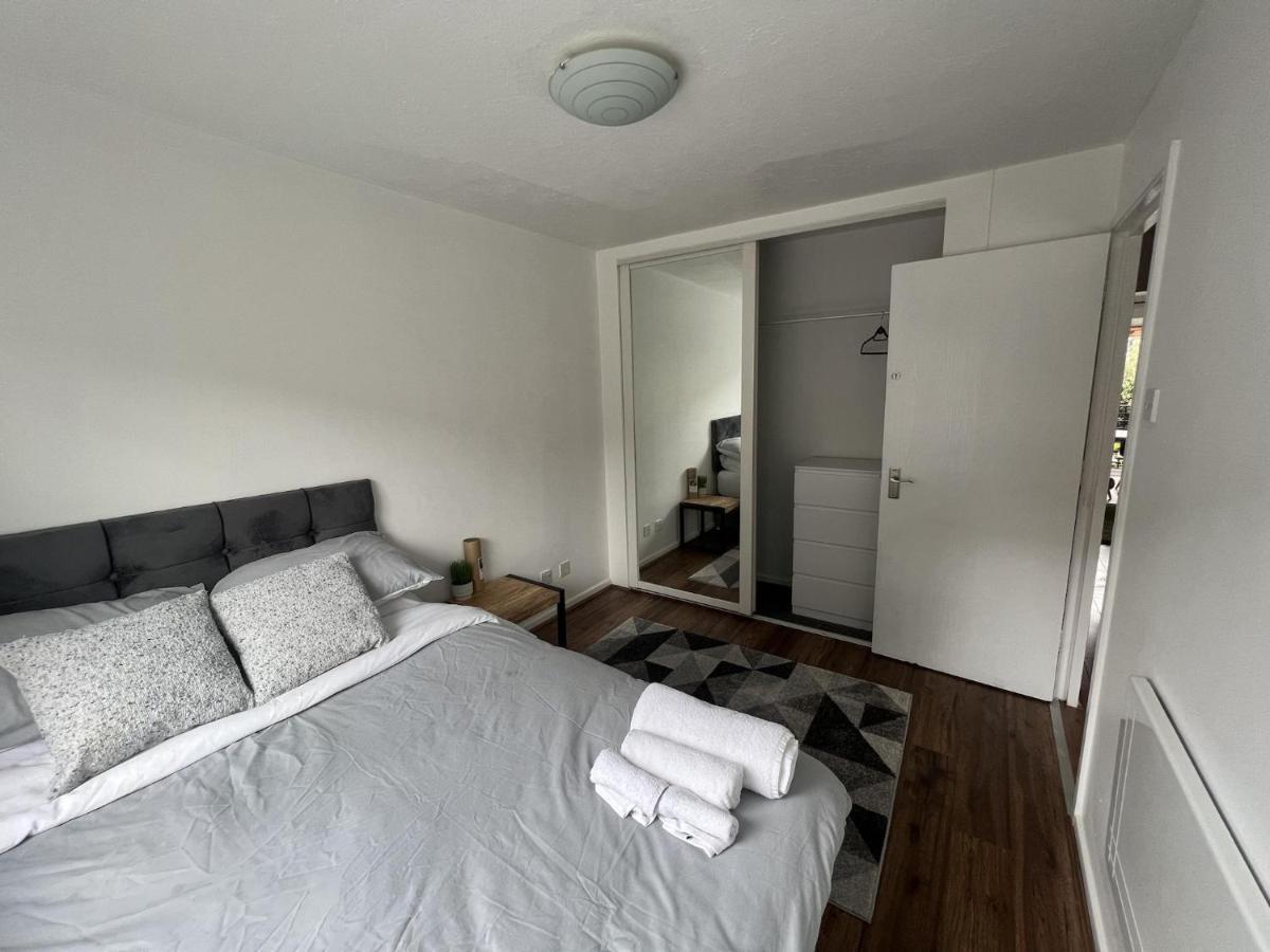 Canary Wharf Haven - Spacious & Homely Entire 1 Bedroom Flat Лондон Экстерьер фото