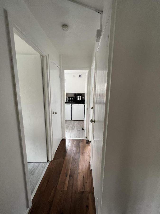 Canary Wharf Haven - Spacious & Homely Entire 1 Bedroom Flat Лондон Экстерьер фото