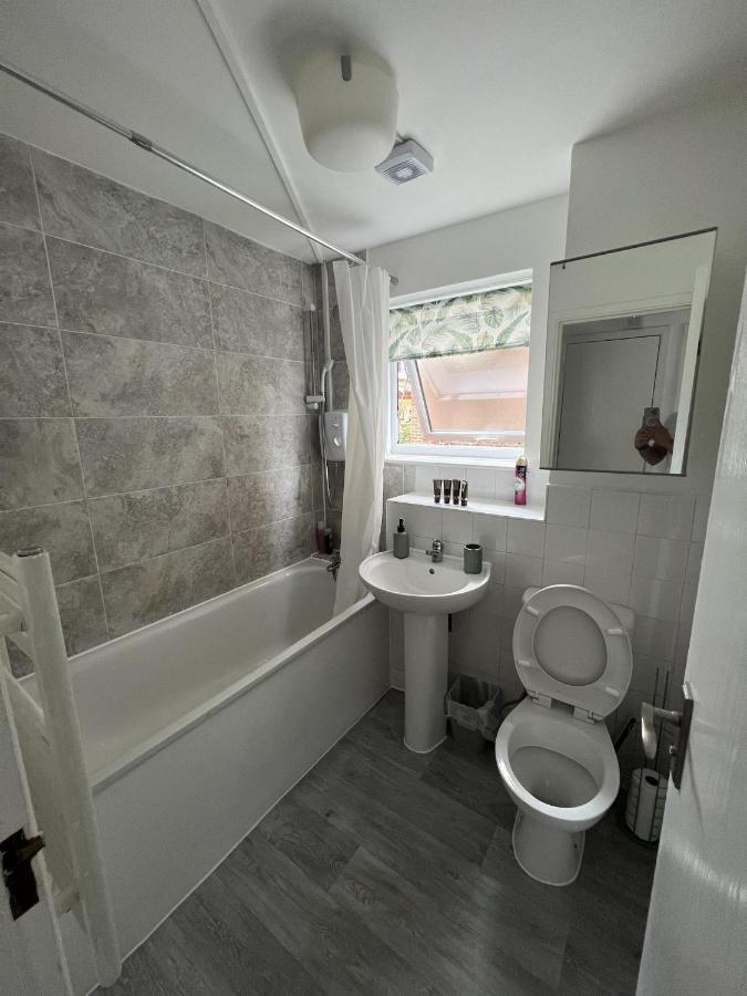 Canary Wharf Haven - Spacious & Homely Entire 1 Bedroom Flat Лондон Экстерьер фото